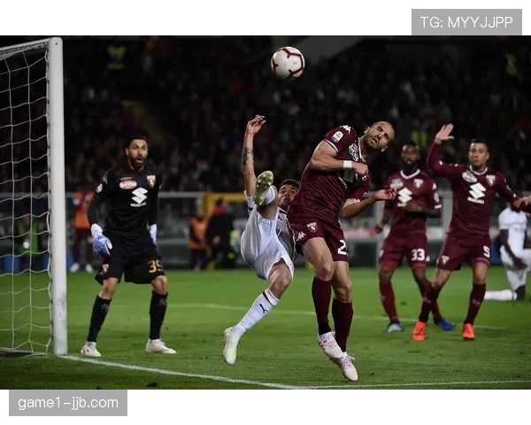 AC米兰托莫里上抢时机把握精准 破坏都灵多次反击尝试